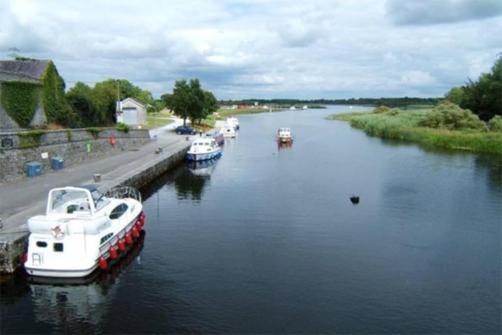 Riverside Marina Apartments Lanesborough Dış mekan fotoğraf