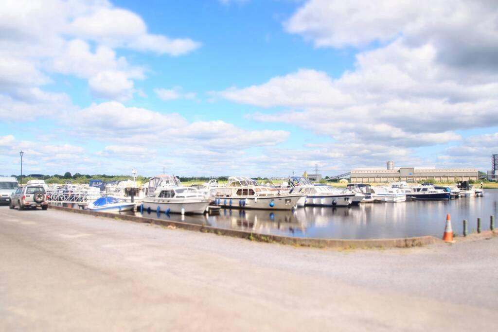 Riverside Marina Apartments Lanesborough Dış mekan fotoğraf